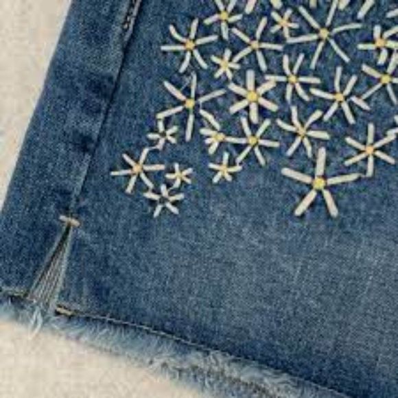 GAP 1969 Original Best Girlfriend Short with Embroidered Floral Front - Picture 1 of 5